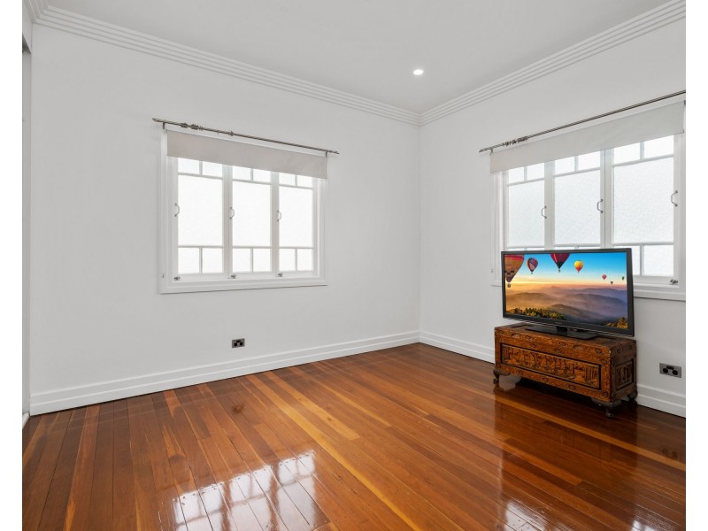 18 Salisbury Street, Coorparoo QLD 4151