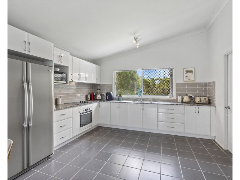10 Alistair Court, Macleay Island QLD 4184