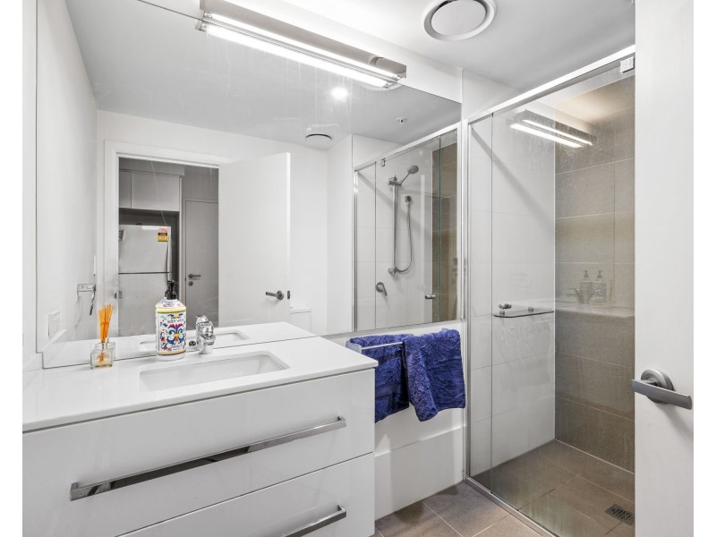 10606/300 Old Cleveland Road, Coorparoo QLD 4151