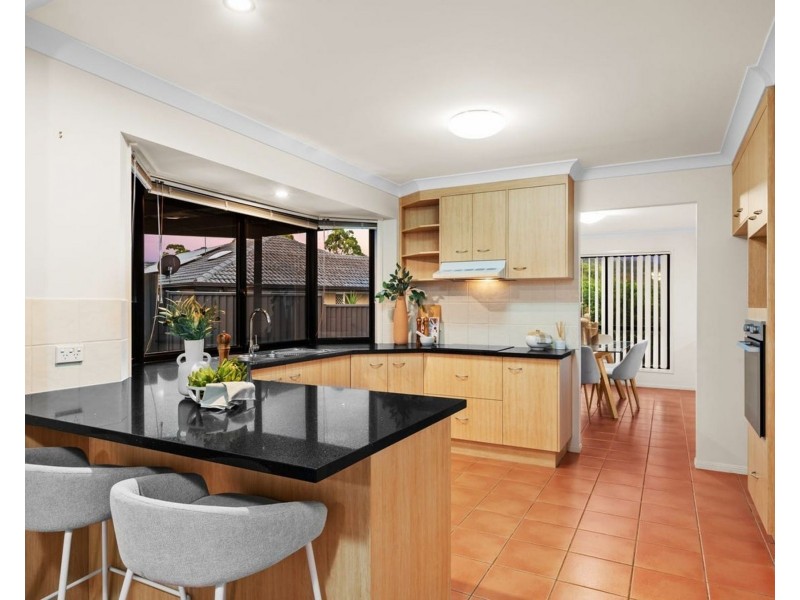 76 Kirra Place, Carindale QLD 4152