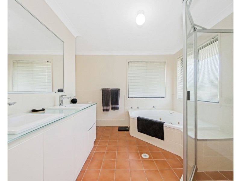 76 Kirra Place, Carindale QLD 4152