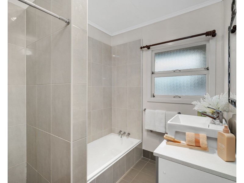 1654 Creek Road, Carina QLD 4152