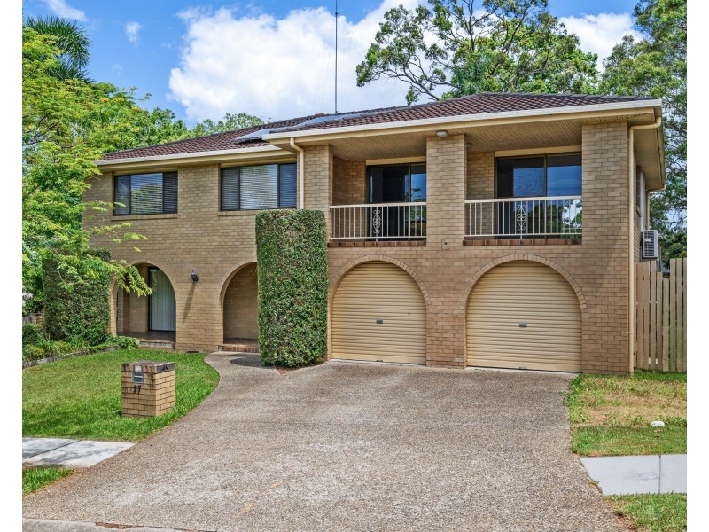 27 Kenora Street, Mansfield QLD 4122