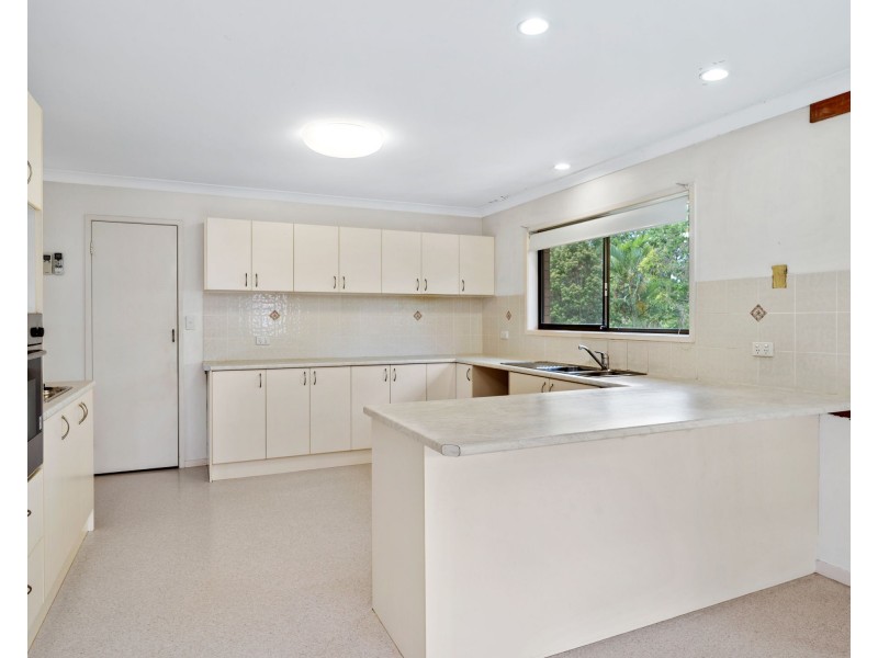 27 Kenora Street, Mansfield QLD 4122