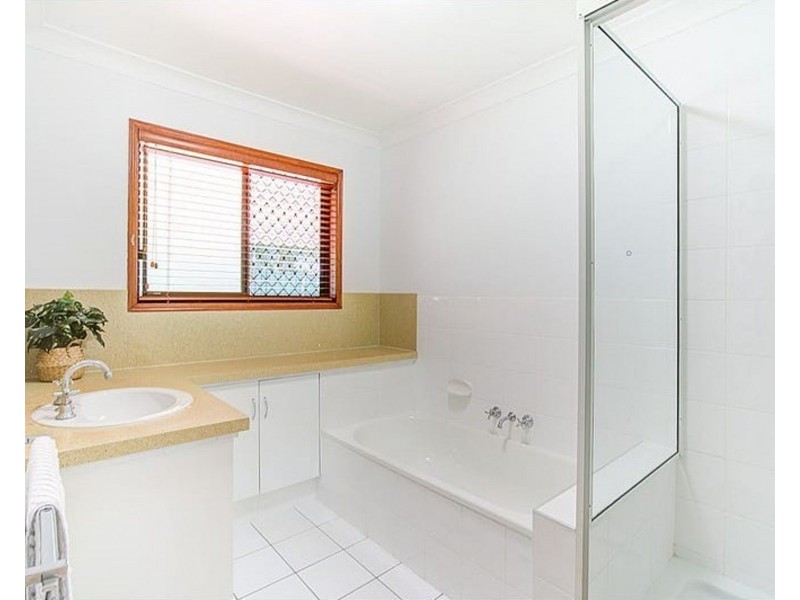 80 Cadogan Street, Carindale QLD 4152