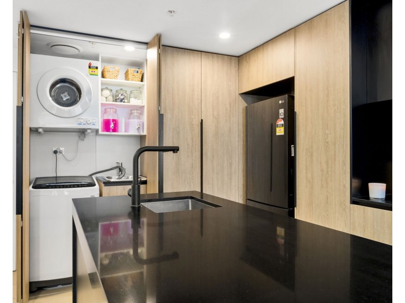 902/19 Deshon Street, Woolloongabba QLD 4102