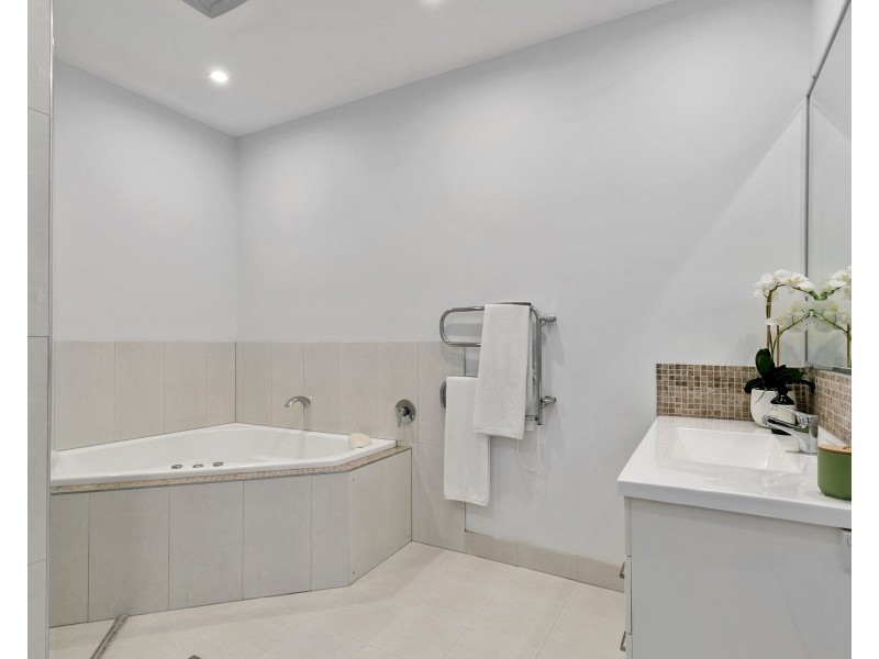 10 Olinda Street, Carina QLD 4152