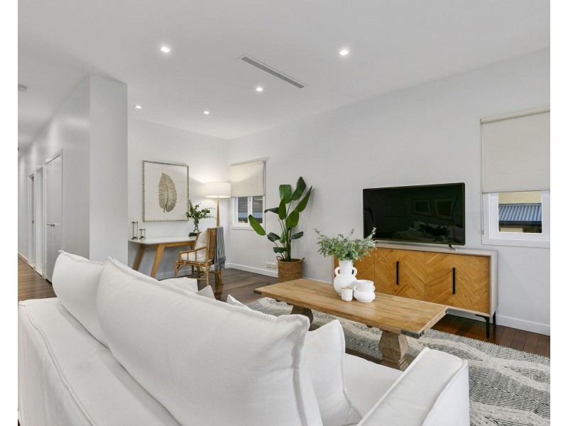 10 Olinda Street, Carina QLD 4152