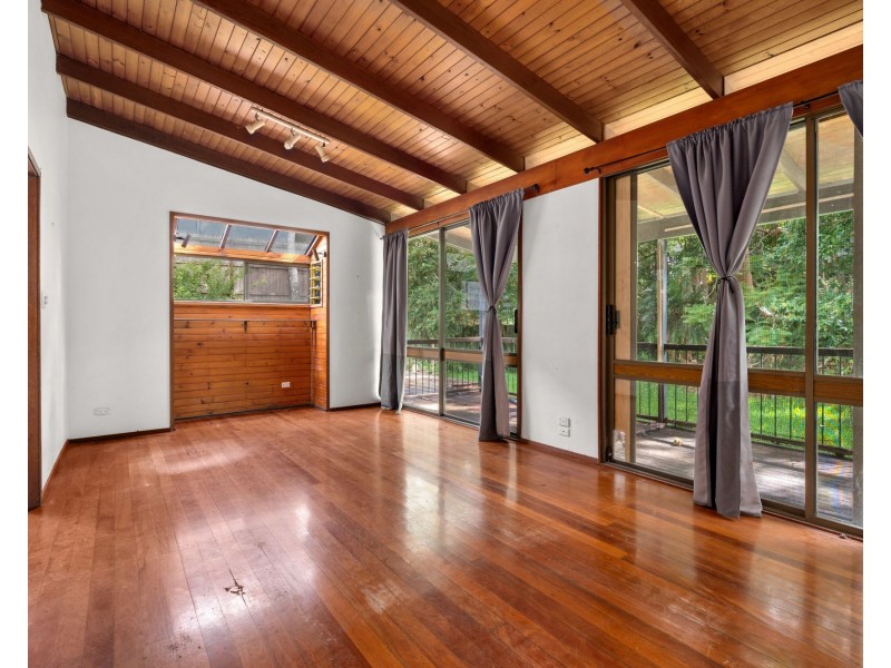 4 Nealdon Street, Holland Park QLD 4121