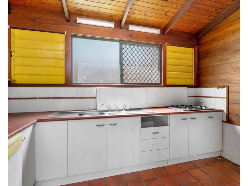 4 Nealdon Street, Holland Park QLD 4121