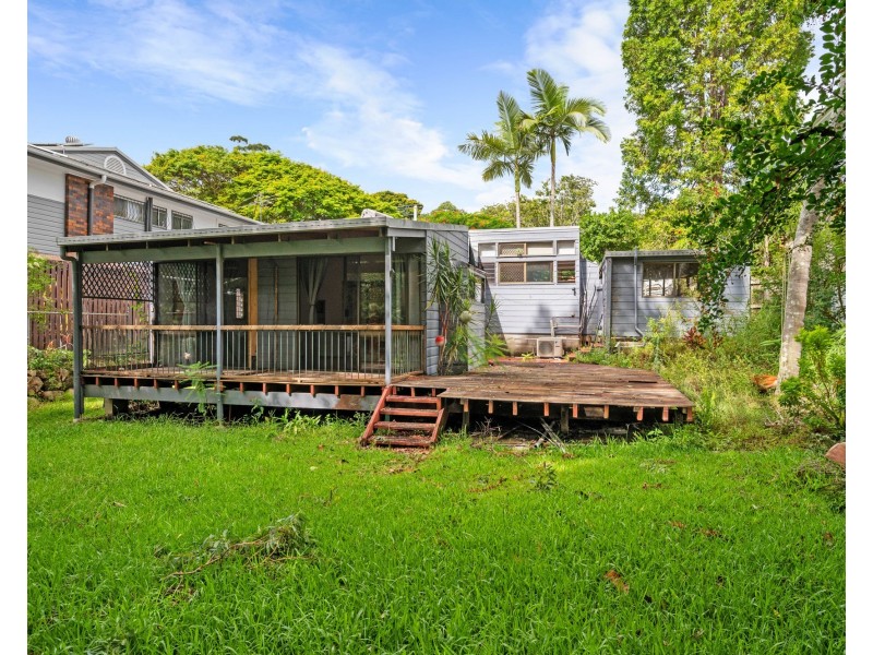 4 Nealdon Street, Holland Park QLD 4121