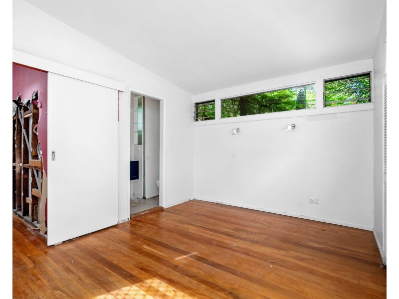 4 Nealdon Street, Holland Park QLD 4121