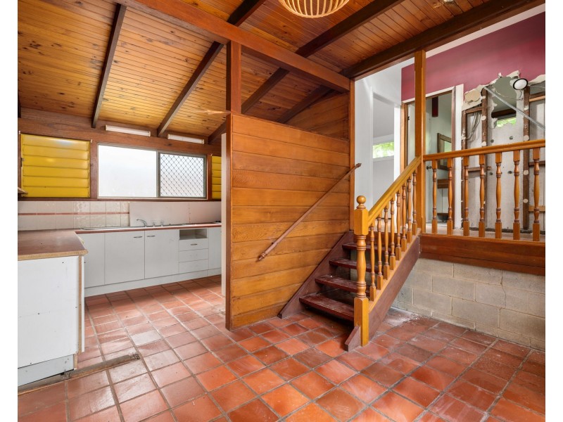 4 Nealdon Street, Holland Park QLD 4121