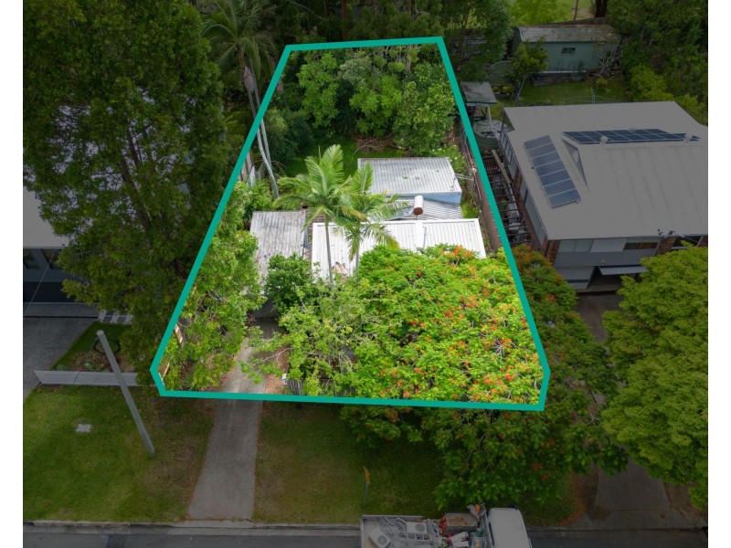 4 Nealdon Street, Holland Park QLD 4121