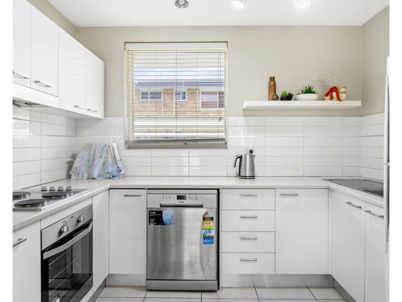 2/241 Cavendish Road, Coorparoo QLD 4151