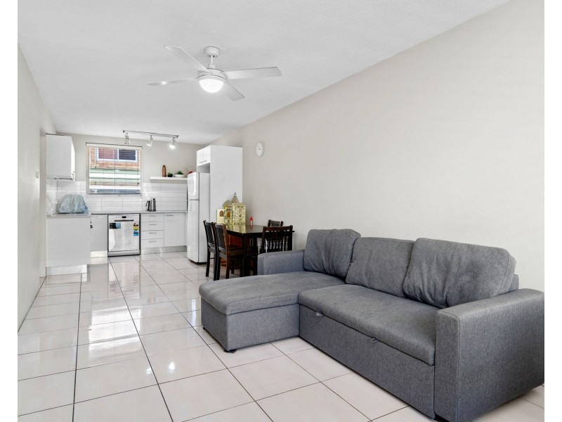 2/241 Cavendish Road, Coorparoo QLD 4151