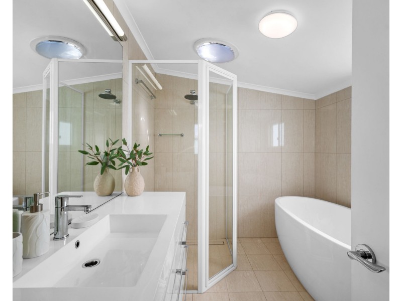 230 Wishart Road, Wishart QLD 4122