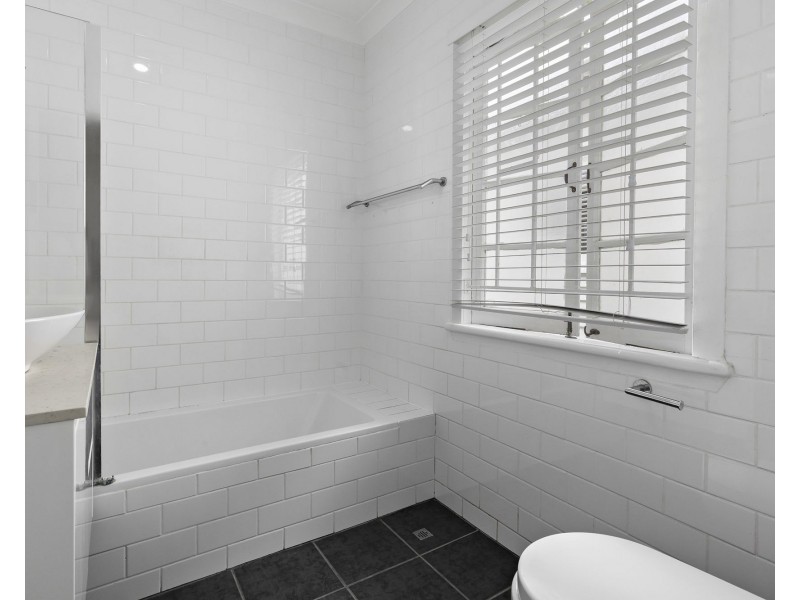 273 Bennetts Road, Norman Park QLD 4170