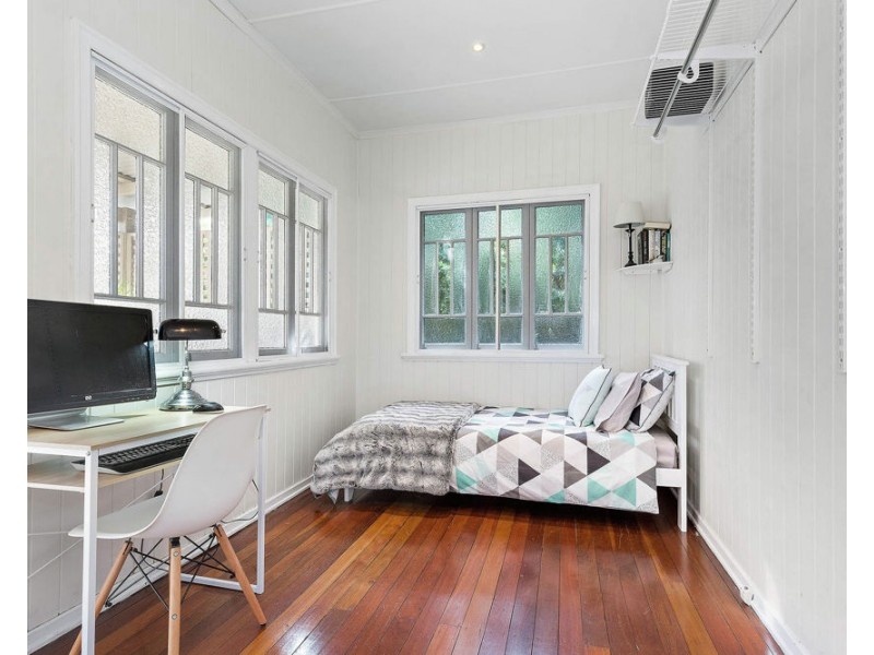 154 Boundary Road, Camp Hill QLD 4152