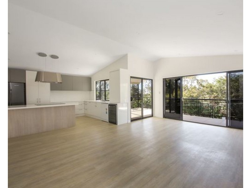 8 O’Connell Parade, Wellington Point QLD 4160