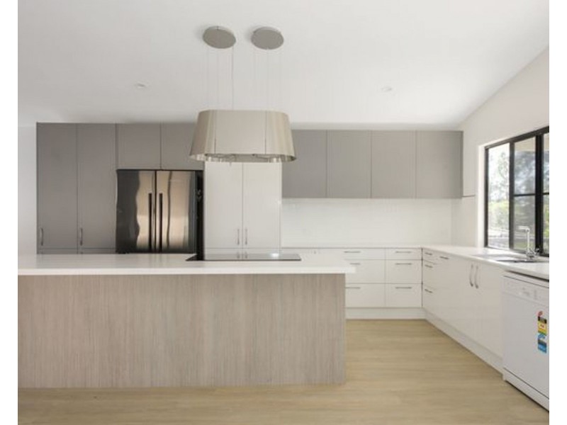 8 O’Connell Parade, Wellington Point QLD 4160