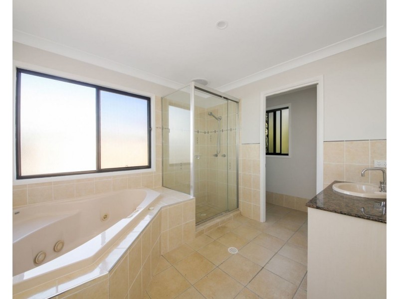 8 O’Connell Parade, Wellington Point QLD 4160