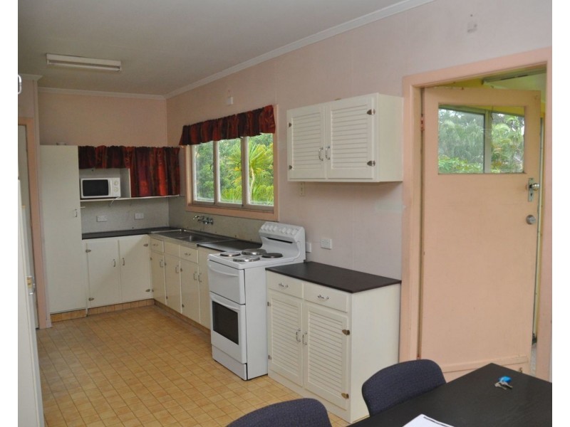 Room 4/188 Nyleta Street, Coopers Plains QLD 4108