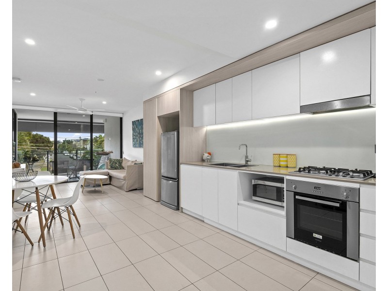 2011/123 Cavendish Road, Coorparoo QLD 4151