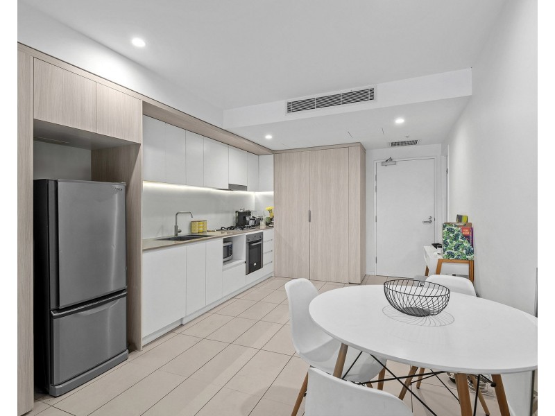 2011/123 Cavendish Road, Coorparoo QLD 4151