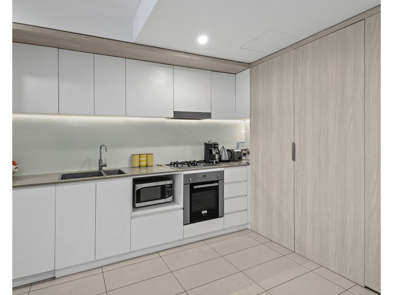 2011/123 Cavendish Road, Coorparoo QLD 4151