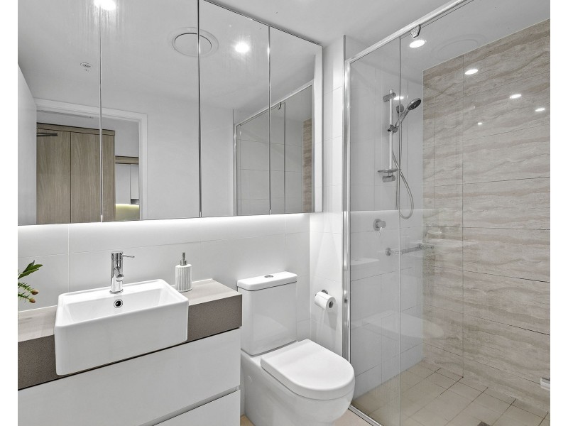 2011/123 Cavendish Road, Coorparoo QLD 4151