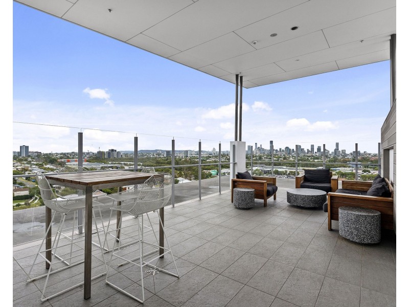 2011/123 Cavendish Road, Coorparoo QLD 4151