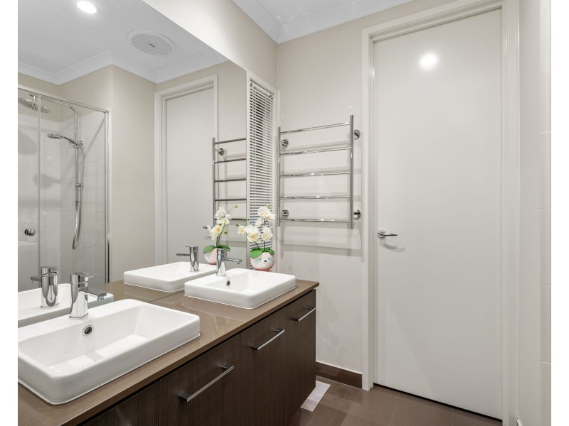 18 Basil Street, Springfield Lakes QLD 4300