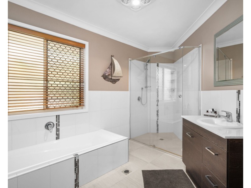 4 Fortrose Place, Ferny Grove QLD 4055