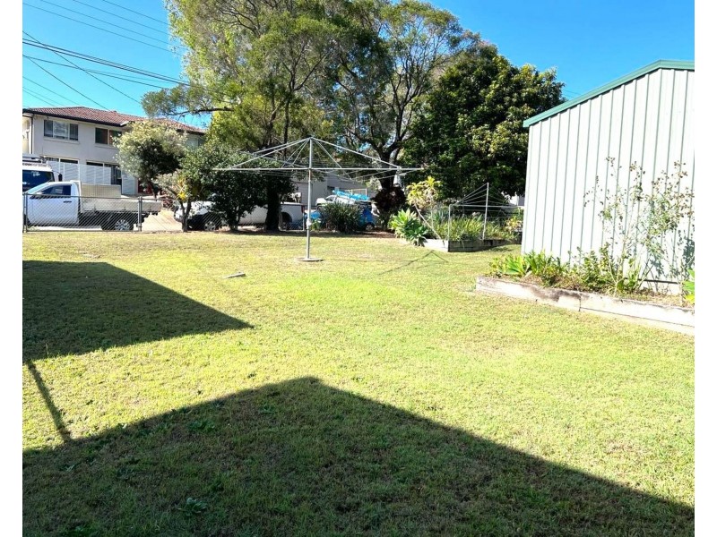 8 Suzanne Street, Wynnum West QLD 4178