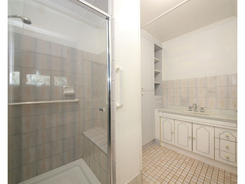 61 Stanley Road, Camp Hill QLD 4152