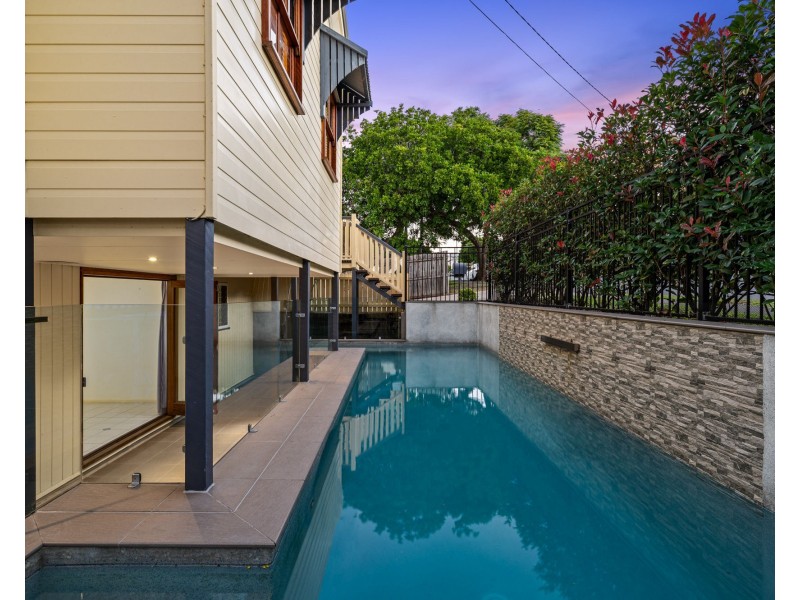 83 Clara Street, Camp Hill QLD 4152