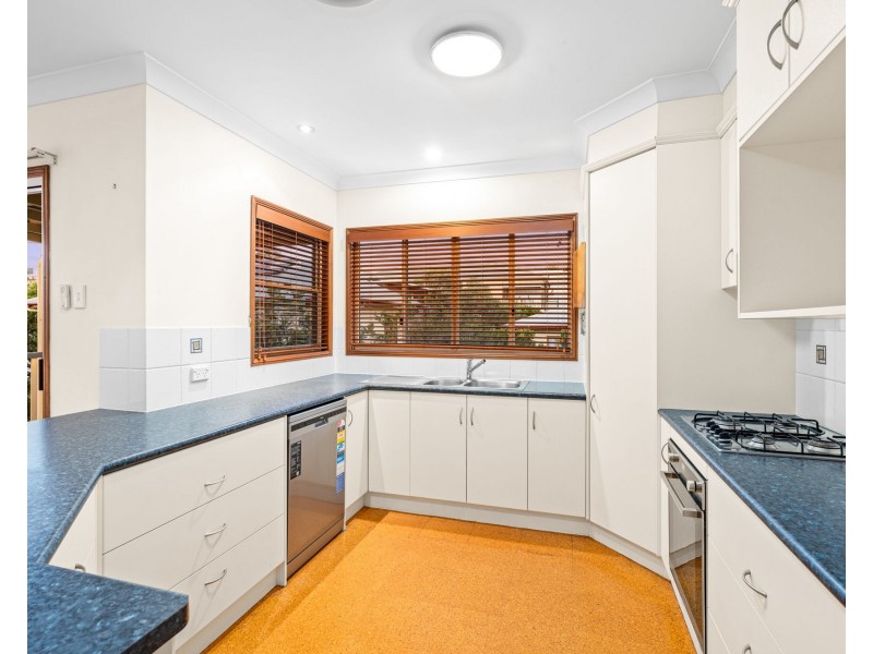 83 Clara Street, Camp Hill QLD 4152