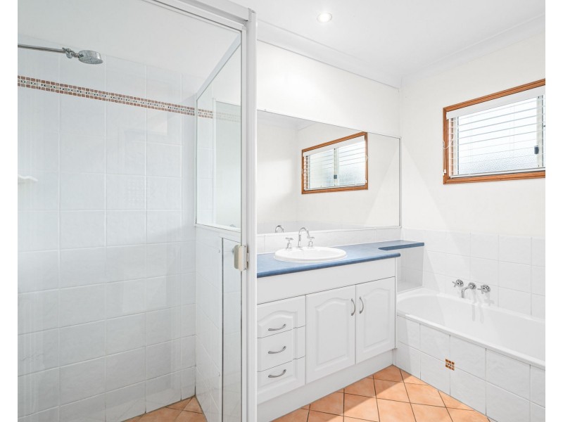 83 Clara Street, Camp Hill QLD 4152