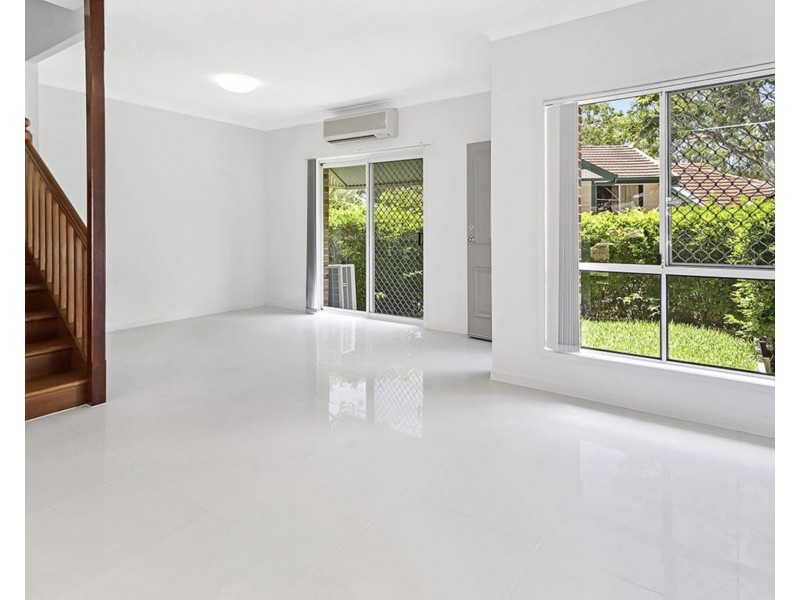 11 Hillside Crescent, Seven Hills QLD 4170