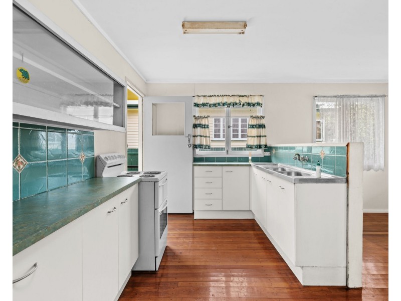 46 Barter Avenue, Holland Park QLD 4121