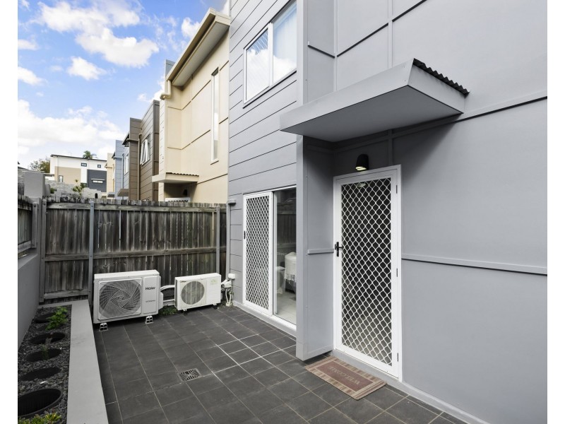 11/108 Nicholson Street, Greenslopes QLD 4120