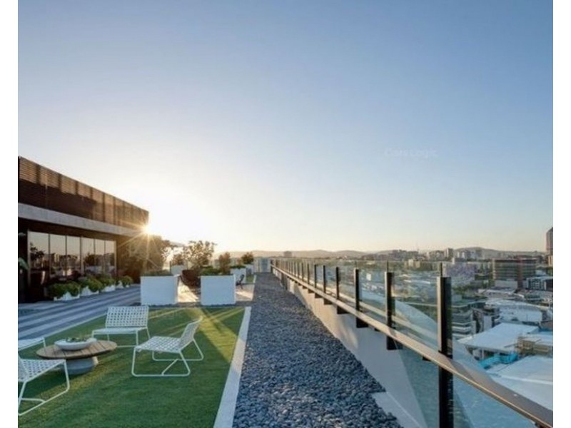 709/17 Deshon Street, Woolloongabba QLD 4102