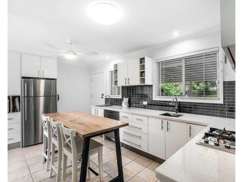 18 Morden Street, Birkdale QLD 4159