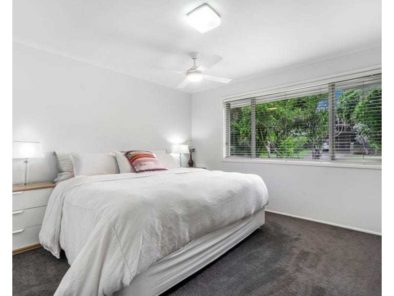 18 Morden Street, Birkdale QLD 4159