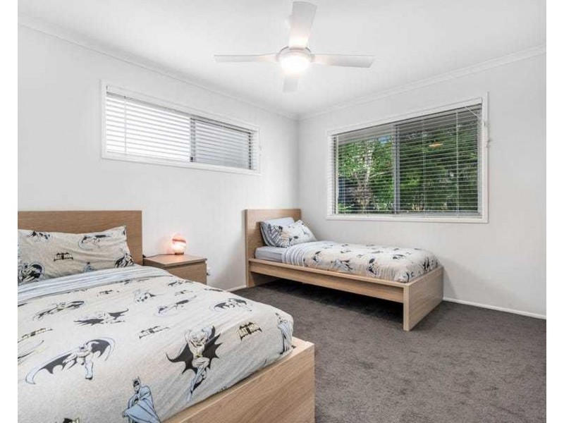 18 Morden Street, Birkdale QLD 4159