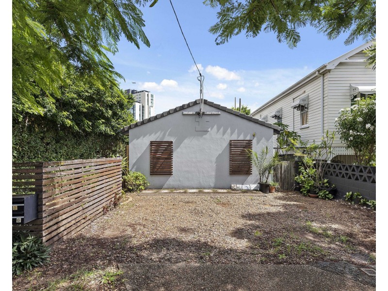 21 Balowrie Street, Hamilton QLD 4007