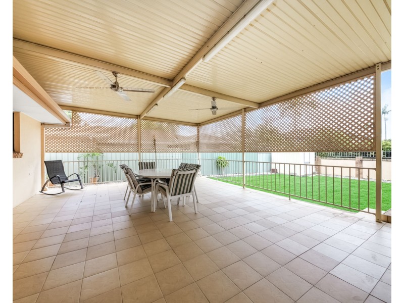 1 Hewton Ct, Wishart QLD 4122