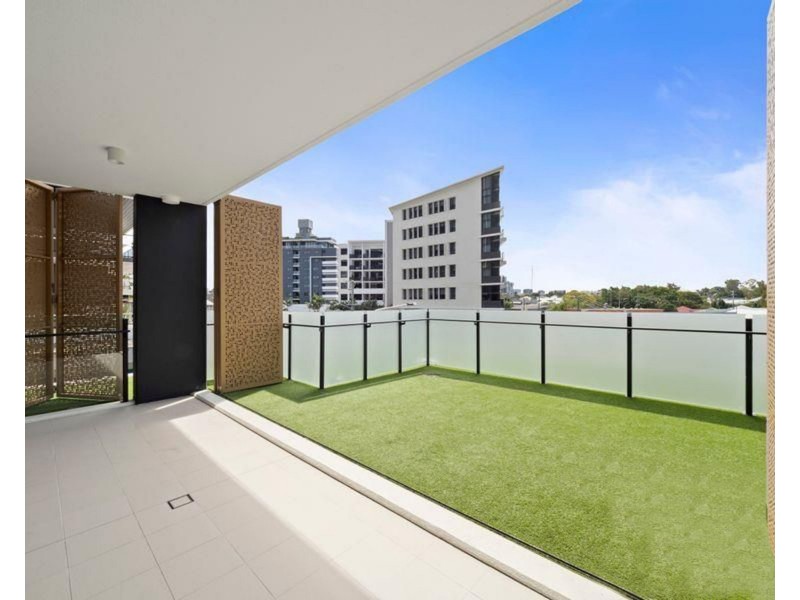 205/17 Deshon Street, Woolloongabba QLD 4102