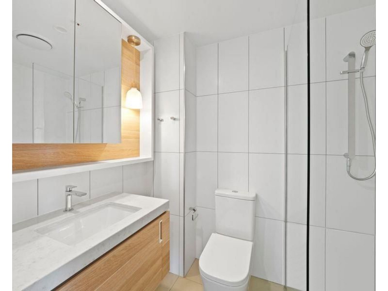 205/17 Deshon Street, Woolloongabba QLD 4102